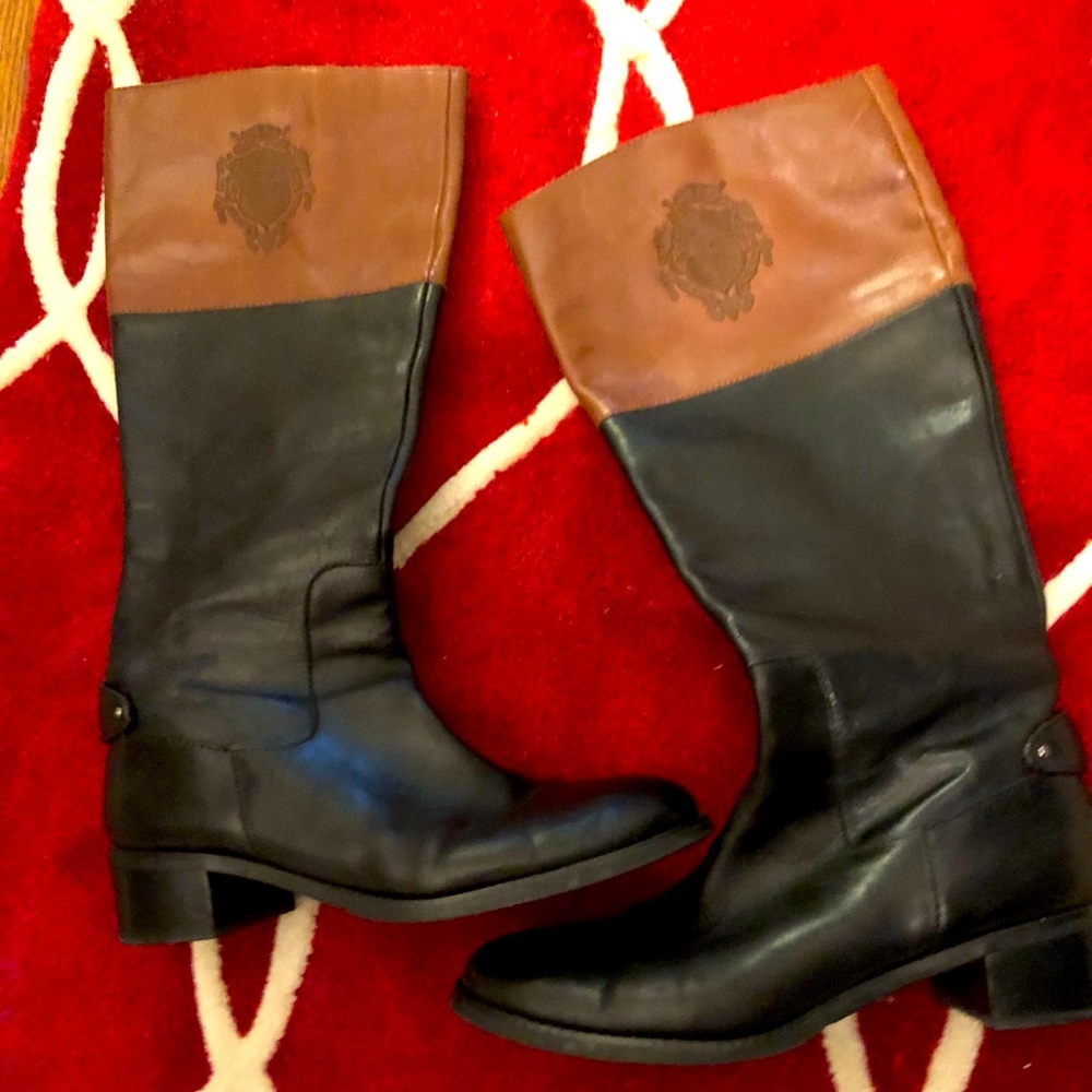 Super well made, beautiful women’s size 9 Aigner leather boots.